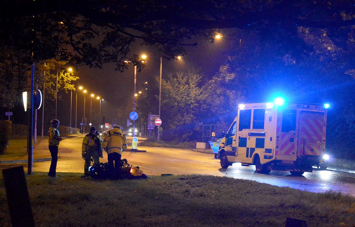 Cricklade Road in Swindon closed in both directions following serious crash