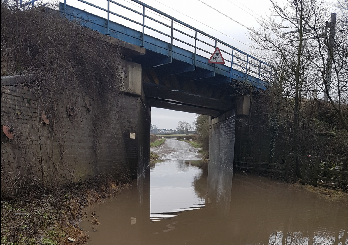 Road between Royal Wootton Bassett and Grittenham blocked due to flooding
