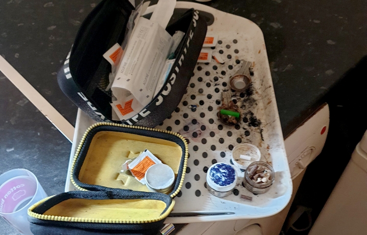 Wiltshire Police raid house in Trowbridge after reports of drug dealing
