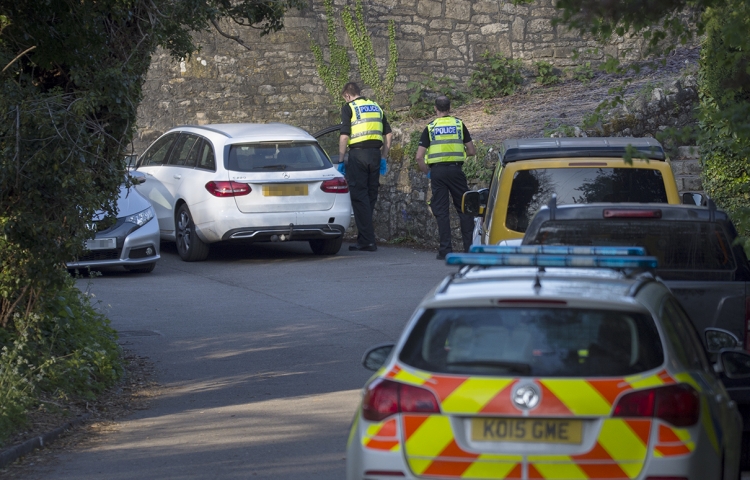 Police helicopter called in to hunt for suspects who ditched car in Swindon