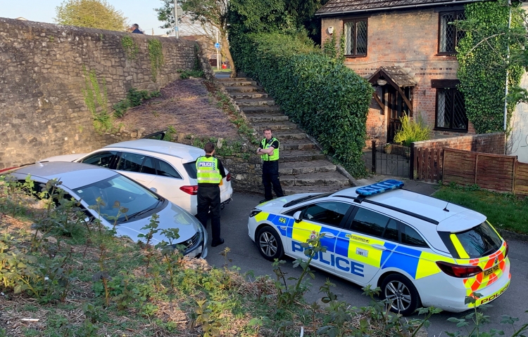 Police helicopter called in to hunt for suspects who ditched car in Swindon