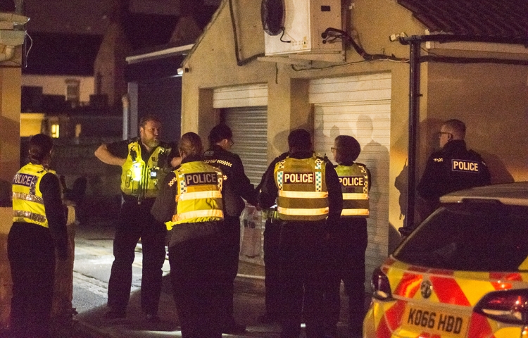 Cops search for robbery suspects as £60 stolen from victim in central Swindon