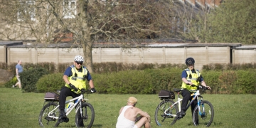 “I’m not infected” says man moved on for sunbathing in Swindon park