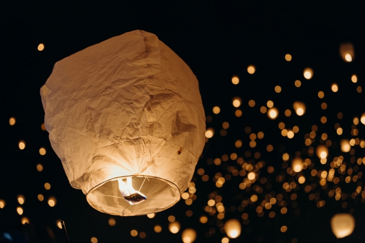 ‘Don’t use sky lanterns to show NHS support’, fire service urges