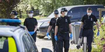 Police spend day forensically searching farmhouse after Swindon pursuit