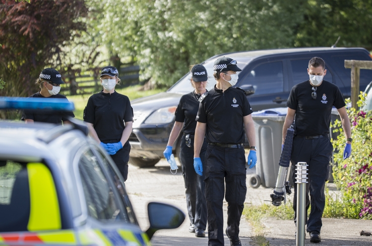 Police spend day forensically searching farmhouse after Swindon pursuit
