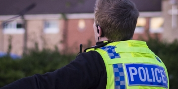 Police called after father leaves toddler locked in car to visit The Range