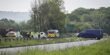 A419 closed in both directions after serious crash involving car and van