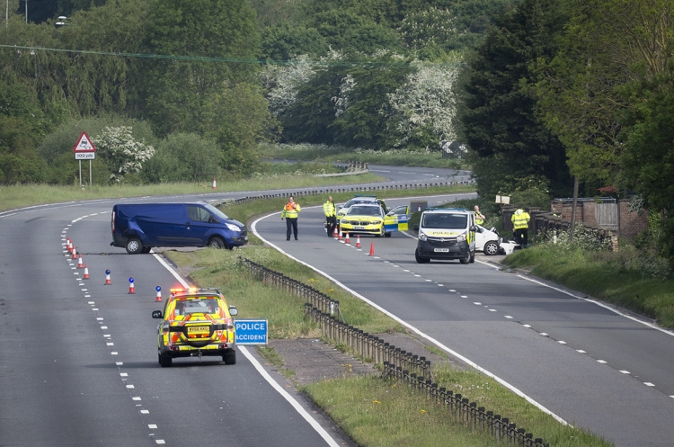 A419 closed in both directions after serious crash involving car and van