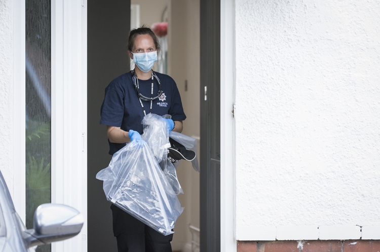 15-strong specialist police search team comb Swindon house for evidence