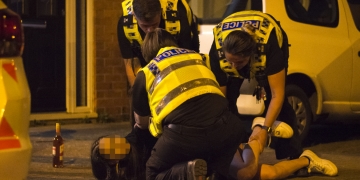 Teenage girl arrested after Swindon shopkeeper accuses her of stealing wine