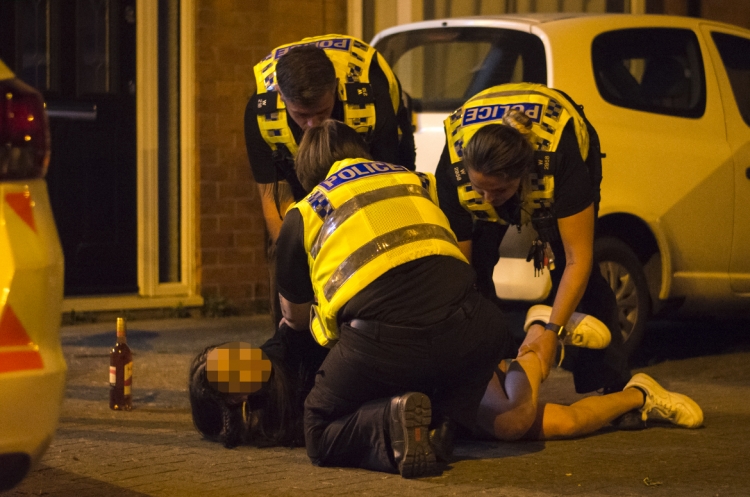 Teenage girl arrested after Swindon shopkeeper accuses her of stealing wine