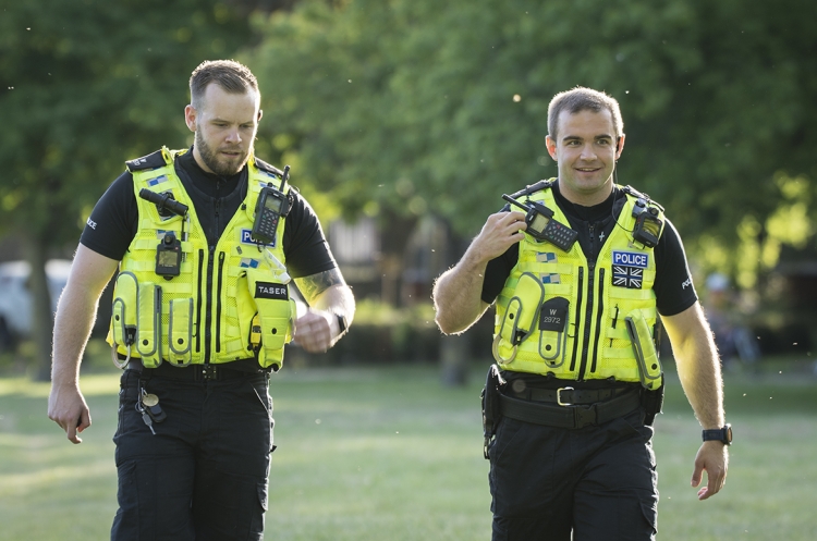 Police called to group of youths making threats of violence in Swindon