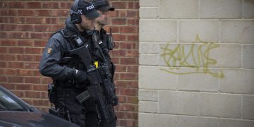 Police arrest man who walked into Post Office carrying ‘large knives’