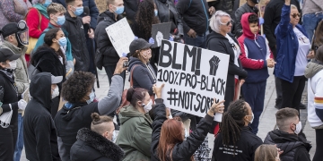 Hundreds join peaceful Black Lives Matter protest in Swindon town centre