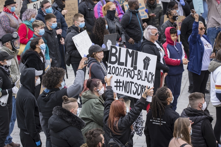 Hundreds join peaceful Black Lives Matter protest in Swindon town centre
