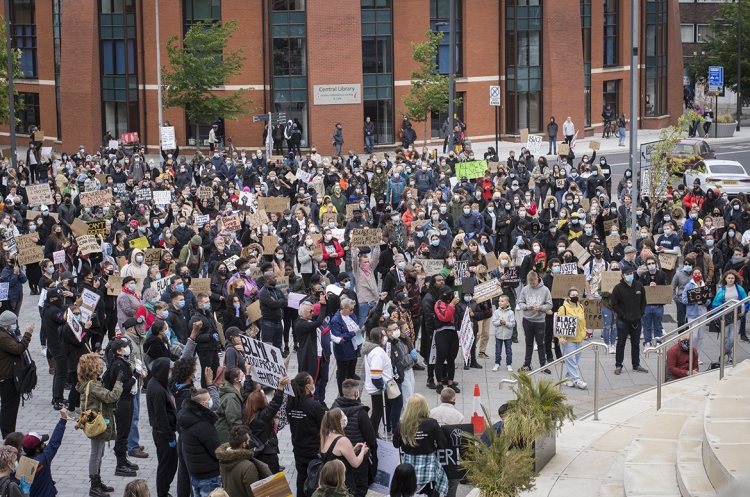 Hundreds join peaceful Black Lives Matter protest in Swindon town centre