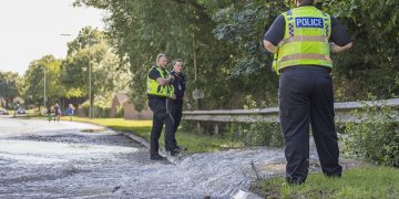 Police close two Swindon roads after burst water main causes flooding