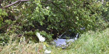 Car leaves road down embankment on A366 near Farleigh Hungerford Castle