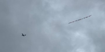 ‘Free drinks’ plane banner advertisement over Swindon is hoax, bar owner says
