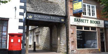25-year-old man sliced across chest in Royal Wootton Bassett knife attack