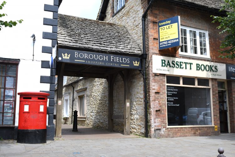 25-year-old man sliced across chest in Royal Wootton Bassett knife attack