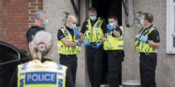Three arrested and money seized after police raid house in Swindon