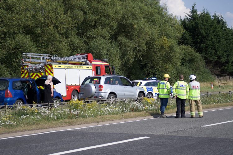 A419 in Swindon closed both directions as live power cable falls into the road