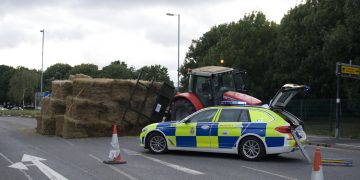 A420 closed outside Gablecross Police Station after trailer loses its load