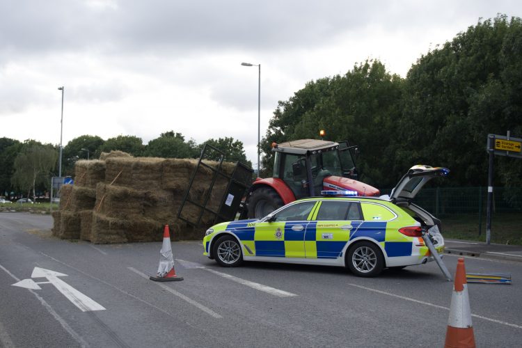 A420 closed outside Gablecross Police Station after trailer loses its load