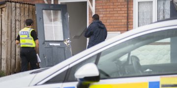 Armed police raid house after man seen brandishing knife in North Swindon