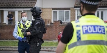 Road closed as armed police raid house in search of suspect in Swindon