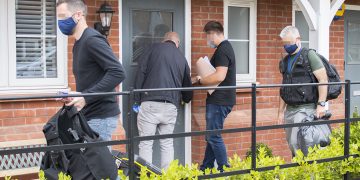 Crack team of covert cops in ‘clapped-out cars’ raid house in North Swindon