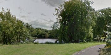 Police hunt man after he exposed himself to woman near lake in Swindon