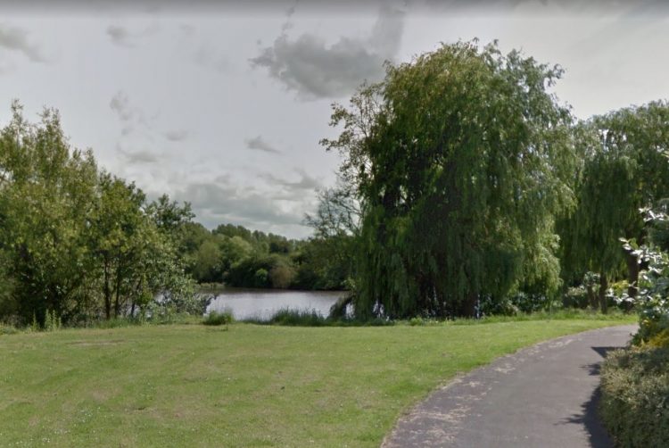 Police hunt man after he exposed himself to woman near lake in Swindon