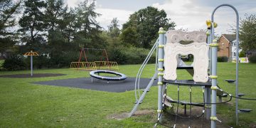Police called to Swindon play area after man accused of photographing children