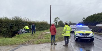 Road in Purton partially blocked by 999 crews after car crashes into ditch