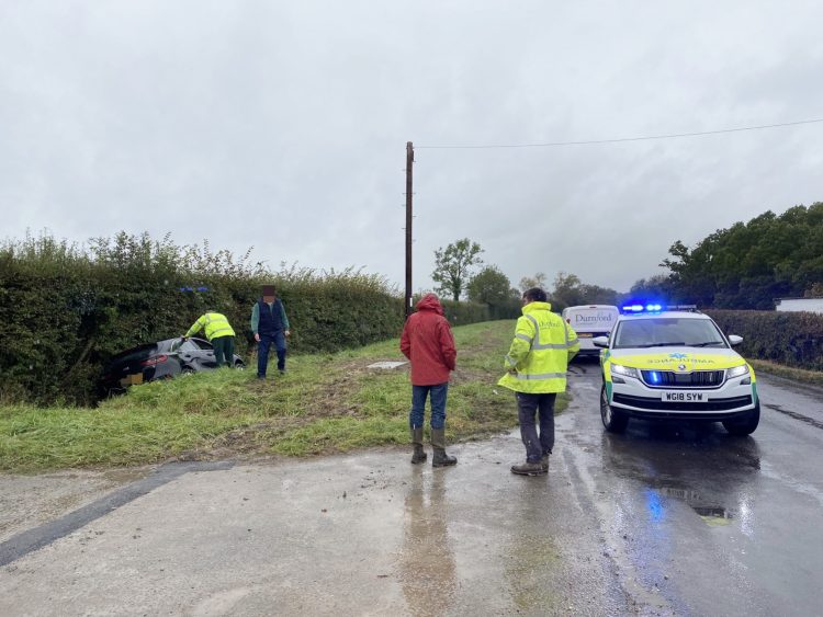 Road in Purton partially blocked by 999 crews after car crashes into ditch
