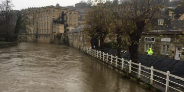 Flood defences to be deployed in Bradford on Avon ahead of predicted flooding