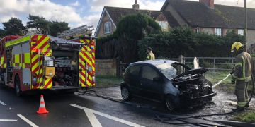 Hero passersby rescue driver from vehicle moments before raging fireball