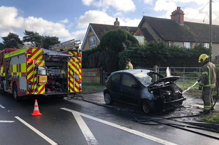 Hero passersby rescue driver from vehicle moments before raging fireball