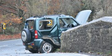 Car crashing into wall over river sparks major 999 response on Wiltshire border