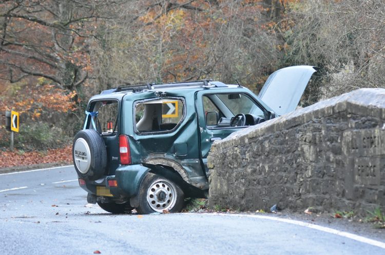 Car crashing into wall over river sparks major 999 response on Wiltshire border