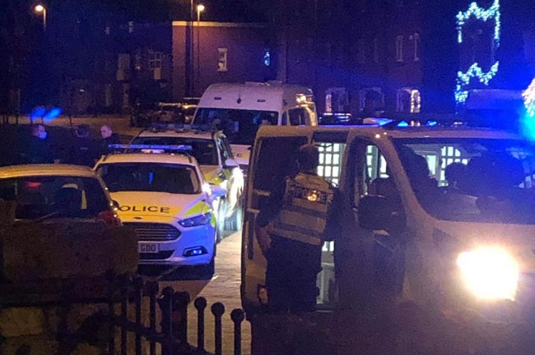 Four boys arrested as knife and machete seized after attempted robbery in Swindon