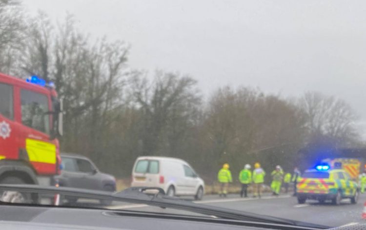 M4 crash: Two lanes closed after vehicles leaves carriageway into undergrowth