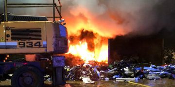 Photographs show scale of Swindon scrapyard blaze with ’60ft high flames’