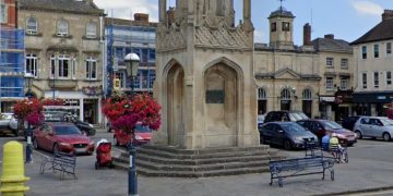 Sitting on benches ‘banned’ as council removes seating areas on request of police