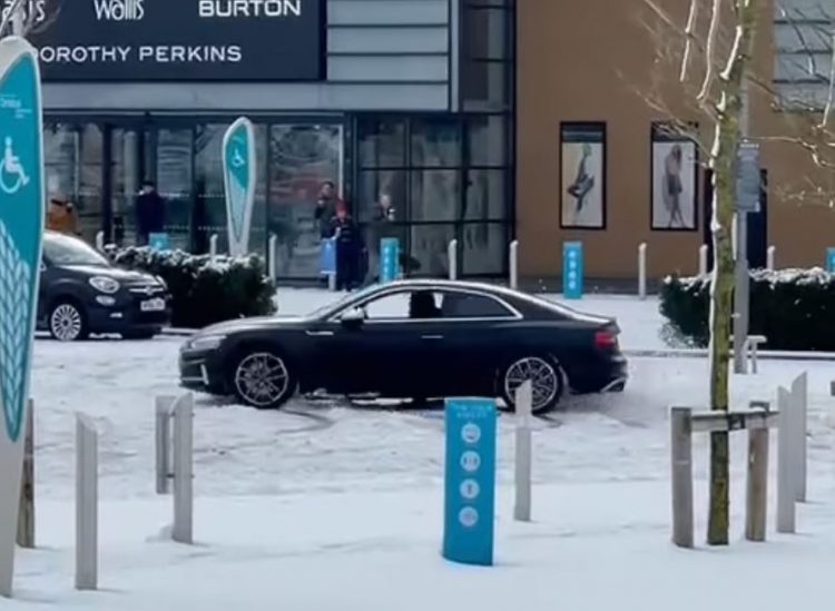 Police inspector criticises drivers who performed doughnuts in snow-covered car park