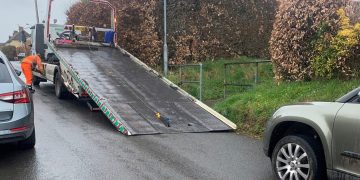Police tow car obstructing Marlborough road after failed search for owner