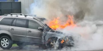 Great Western Way in Swindon closed as firefighters battle car blaze
